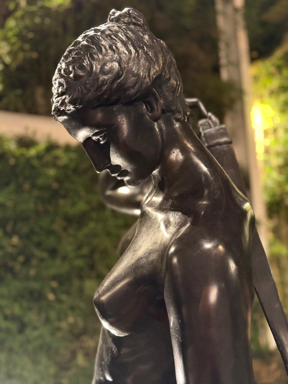 Sofia Schambach with bronze figure